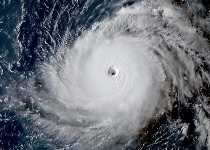 Bão là một hệ thống thời tiết quy mô lớn, xoáy tròn, có tâm áp suất rất thấp