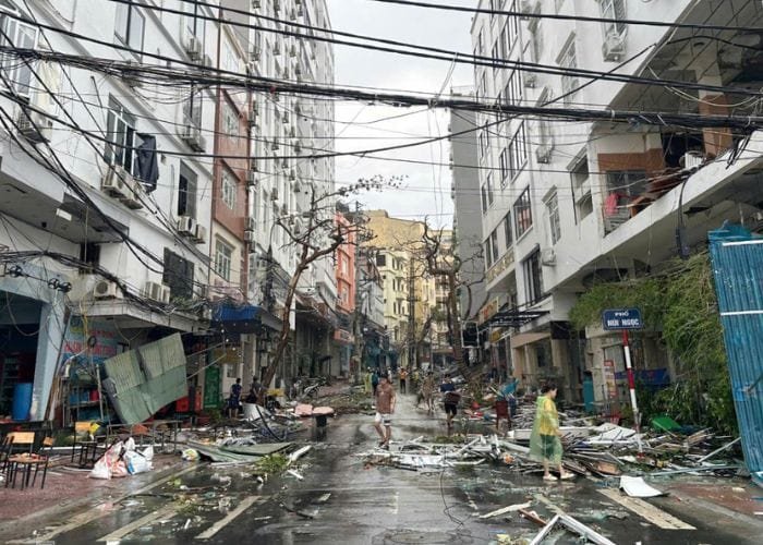 Gió giật cực mạnh phá hủy nhà cửa, cầu cống, cột điện và các công trình hạ tầng giao thông