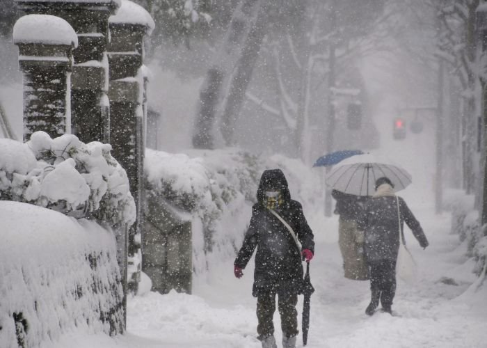 Hiện tượng bão tuyết mặt đất đặc thù khiến người tham gia giao thông dễ bị mất phương hướng