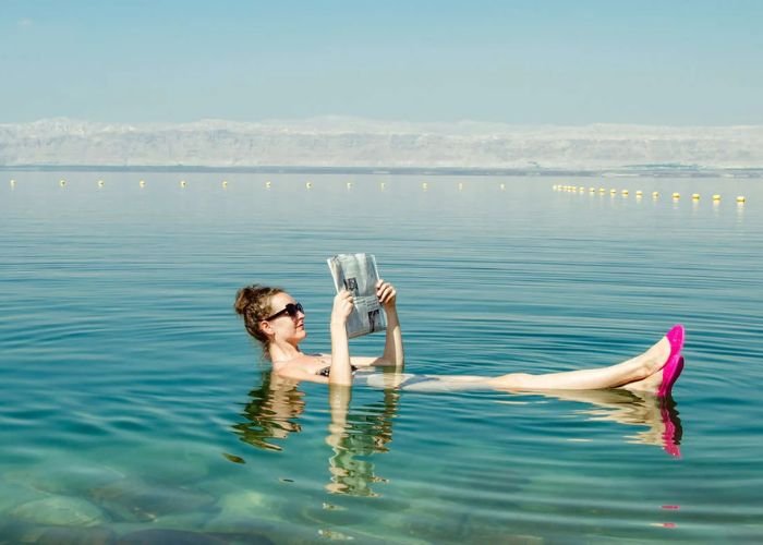 Du khách được khuyến cáo chỉ nên ngâm mình trong hồ khoảng 15 - 20 phút/lần