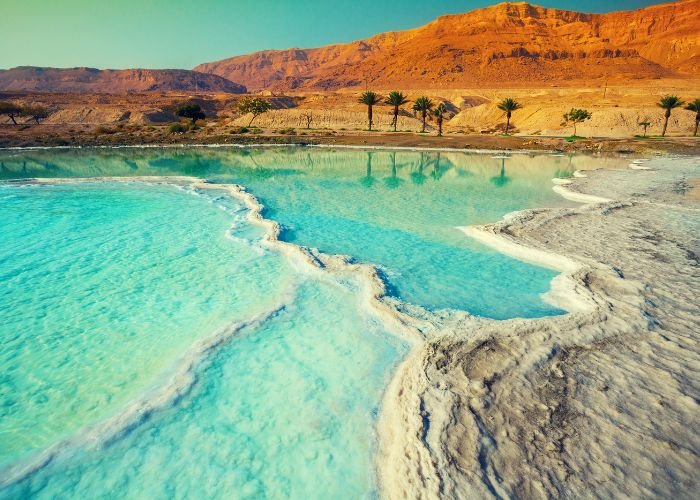 Biển Chết nằm ở Trung Đông, giữa khu vực ranh giới của ba vùng lãnh thổ