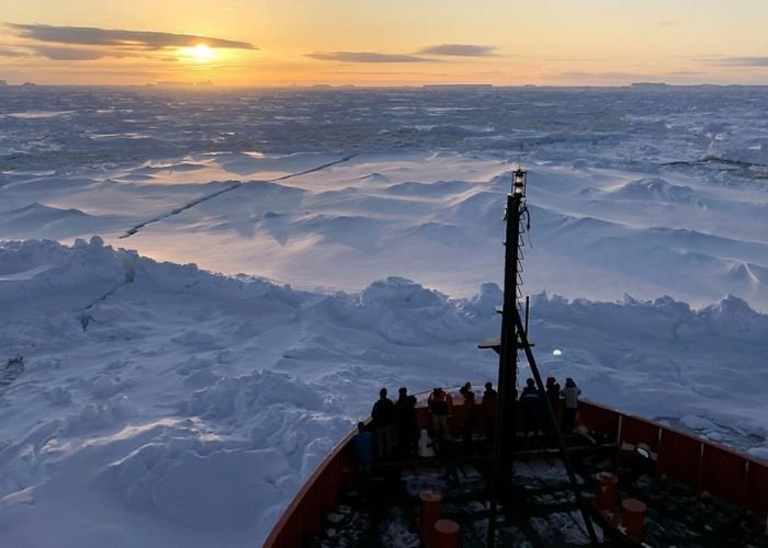 Tại các vùng ven biển, nhiệt độ trung bình hàng năm thường dao động trong khoảng -10°C