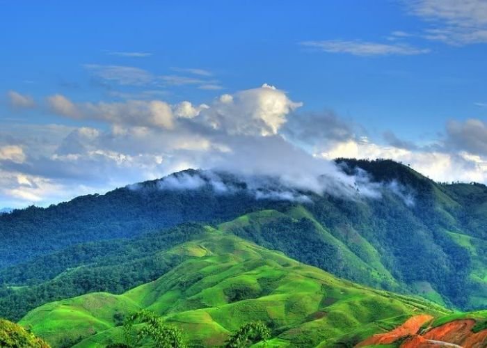 Khí hậu núi cao tập trung chủ yếu ở vùng Tây Tạng và các dãy núi thuộc hệ thống Himalaya