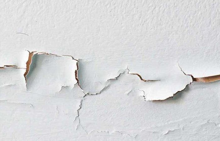Độ ẩm không khí cao có thể làm bong tróc sơn tường