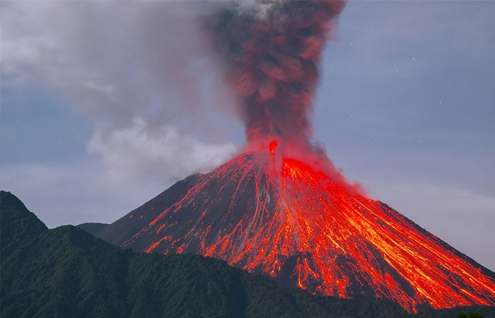 Núi lửa phun trào có thể gây ra các chấn động địa chất cục bộ