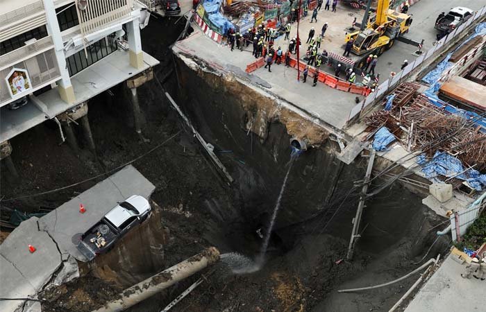 Hố tử thần là hiện tượng mặt đất bị sụt lún tạo thành một hố sâu