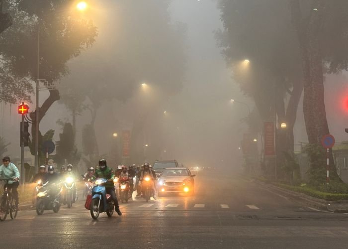 Hạt mưa phùn có kích thước lớn hơn và tạo ra độ ẩm ướt nhanh hơn so với mưa bụi