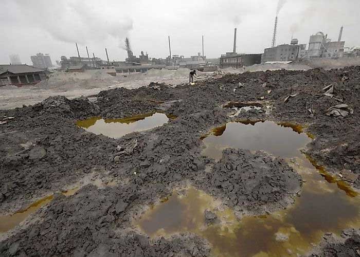 Ô nhiễm đất thường được chia thành nhiều loại khác nhau