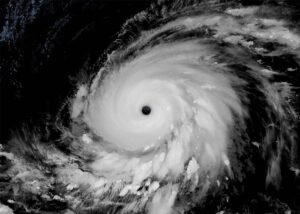 Siêu Bão Là Gì? Chúng Khác Gì So Với Bão Thông Thường?