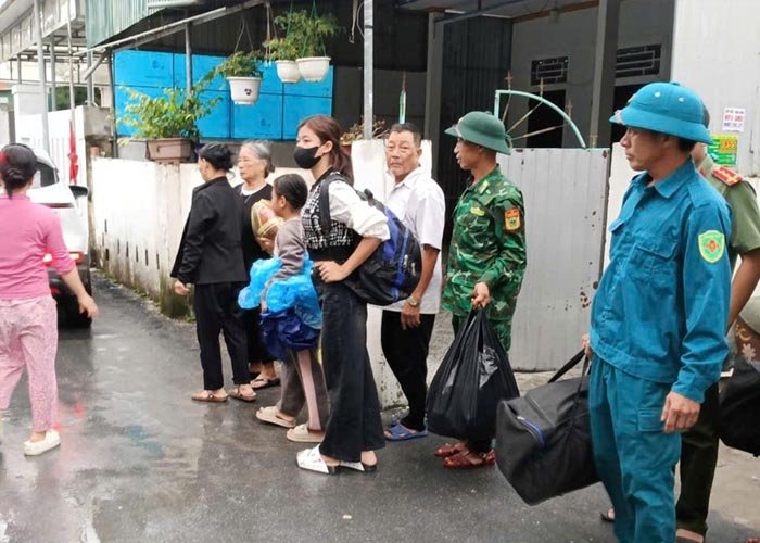 Sơ tán dân ở những vùng có nguy cơ xảy ra ảnh hưởng lớn