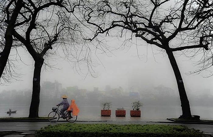 Sương mù thường xuất hiện vào ban đêm hoặc sáng sớm