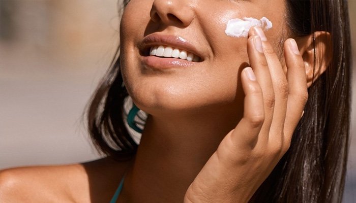 Sử dụng kem chống nắng có chỉ số SPF cao để bảo vệ làn da