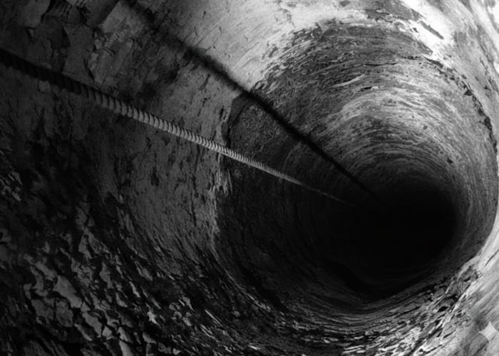 Hố khoan sâu nhất thế giới hiện nay là Kola Superdeep Borehole tại Nga với độ sâu chính xác là 12.262 mét