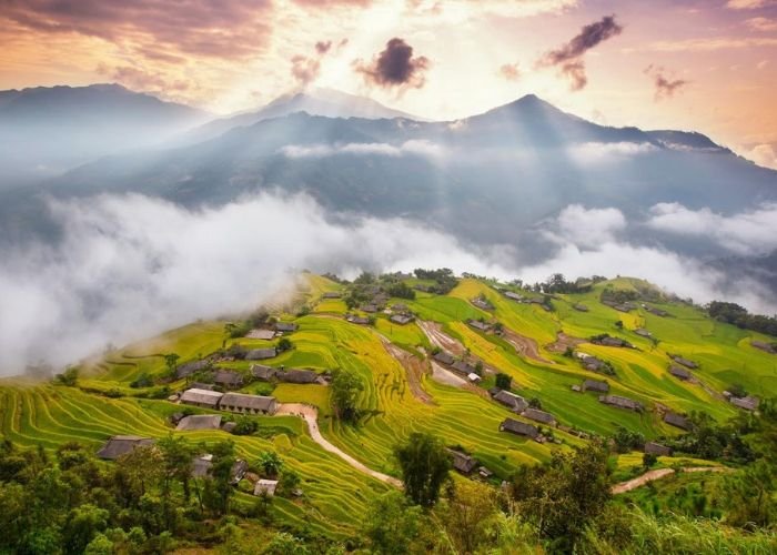 Mùa hạ ở Tây Bắc lại chịu tác động mạnh mẽ của gió Tây Nam khô nóng làm cho nhiệt độ tăng cao