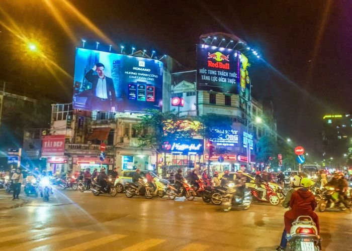 Điều chỉnh cường độ và hướng chiếu sáng phù hợp với nhu cầu