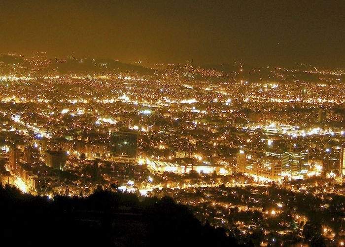 Dưới góc độ khoa học, ô nhiễm ánh sáng là sự hiện diện quá mức của photon nhân tạo trong khí quyển