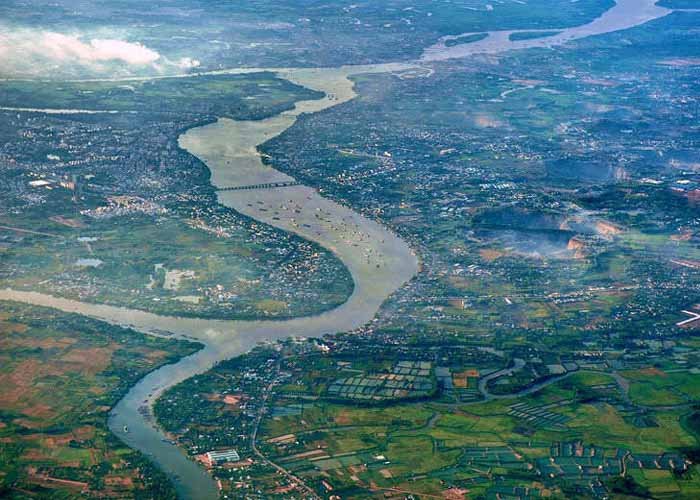 Sông ngòi là dòng nước chảy thường xuyên, tương đối ổn định trên bề mặt lục địa