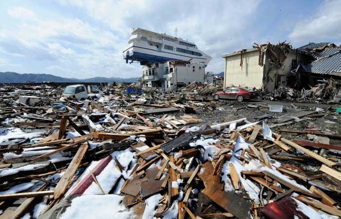 Sóng thần gây ra thiệt hại rất lớn về con người lẫn hạ tầng, kinh tế