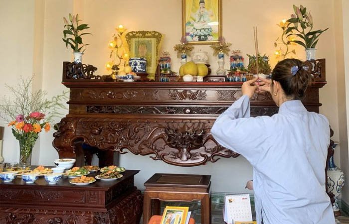 Sắm lễ tùy theo điều kiện kinh tế nhưng phải thành tâm