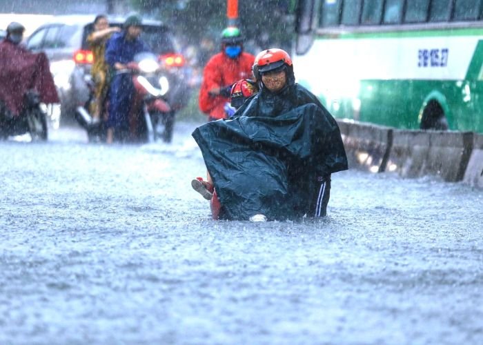 Mưa lớn cục bộ thường xuất hiện đột ngột với lượng nước trút xuống rất lớn trong một khoảng thời gian ngắn