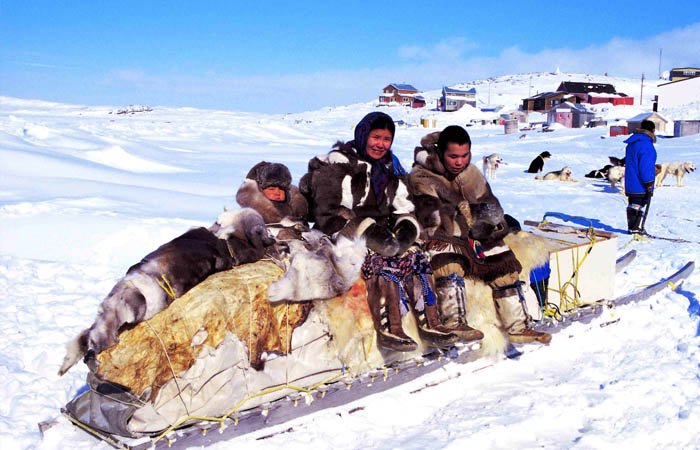 Người Inuit và người Yupik sinh sống ở Bắc Cực
