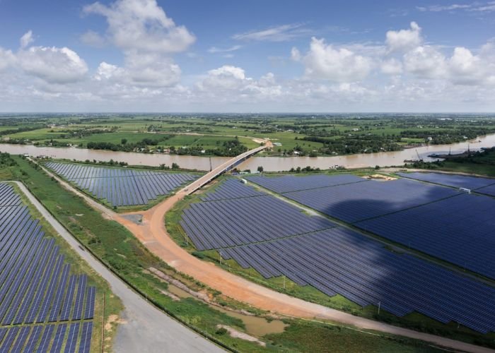 Tỉnh Tây Ninh nằm trong vùng chuyển tiếp giữa cao nguyên Nam Trung Bộ và đồng bằng sông Cửu Long