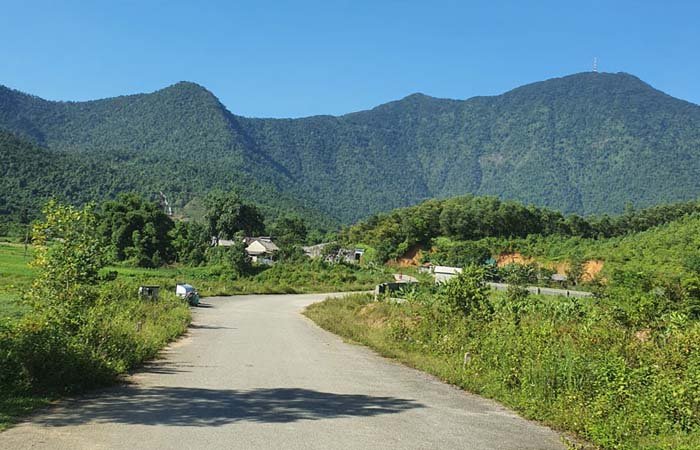 Dãy núi Tam Đảo giúp chắn các luồng gió Tây và Tây Nam