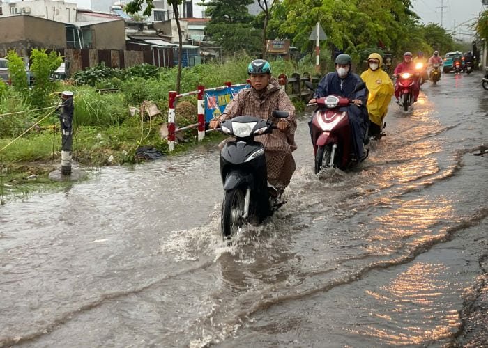 Mùa mưa tại miền Nam thường bắt đầu từ tháng 5 và kéo dài đến hết tháng 11 hằng năm