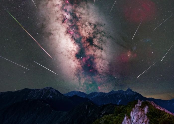 Điểm phát hay tâm điểm là khu vực trên bầu trời mà từ đó các vệt sao băng có vẻ như tỏa ra theo mọi hướng