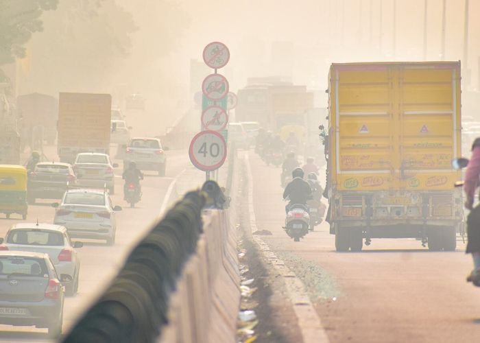 Ô nhiễm không khí là sự thay đổi thành phần của không khí do sự xuất hiện của các chất lạ